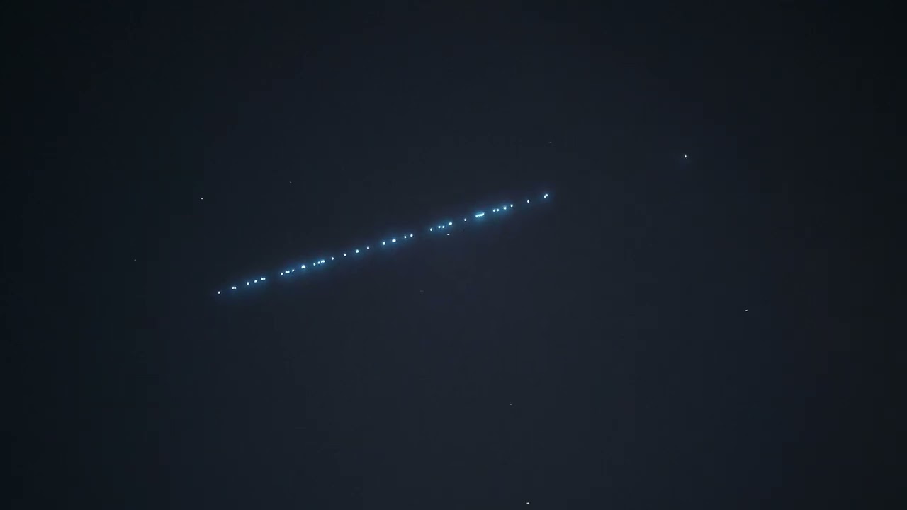 Starlink Train G4-6. Starlink Satellites train seen in the sky