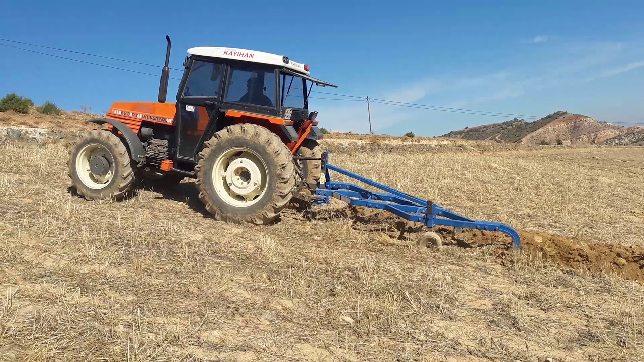 Üniversal 683' ün dik tarlada performansı & Ünlü 13 inç 4'lü pulluk