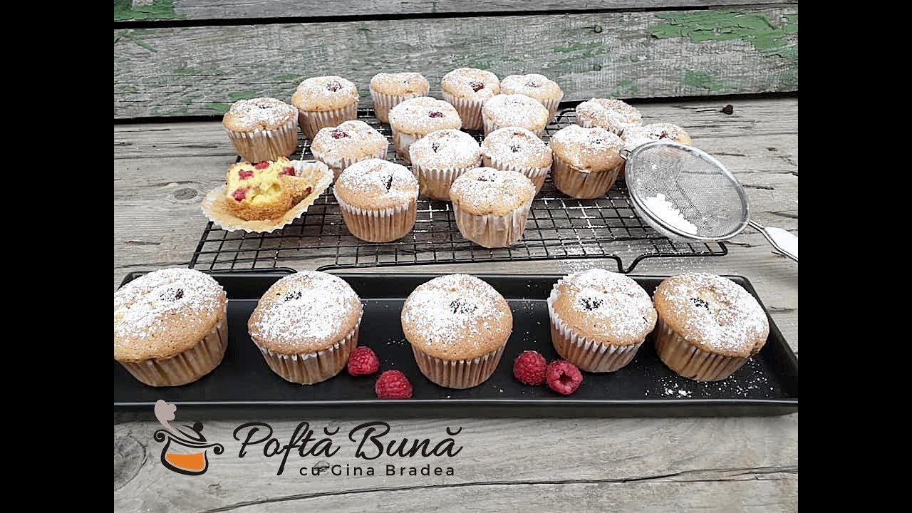 Briose pufoase (muffins) cu fructe: zmeura, piersici, caise, cea mai simpla reteta