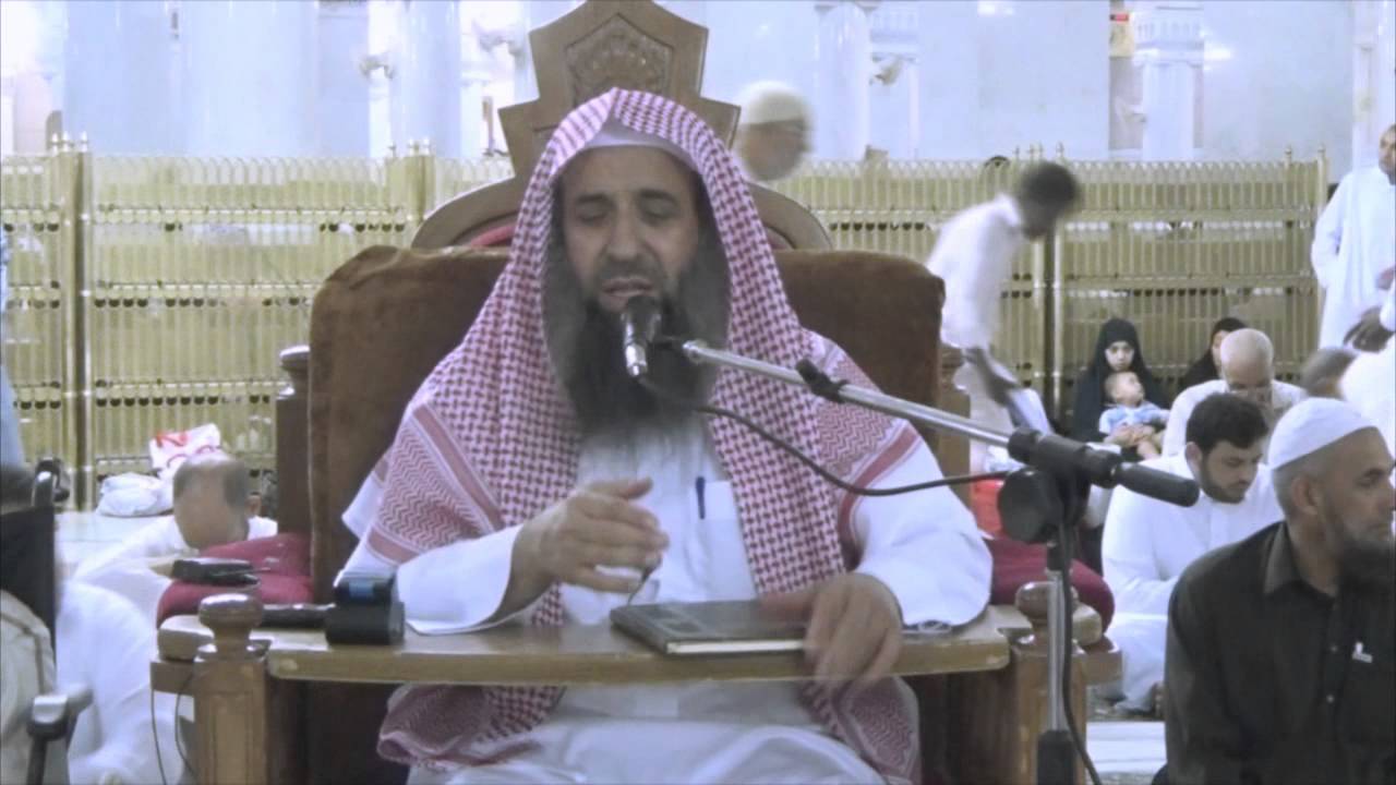 أين يقف الصبي خلف الإمام ؟