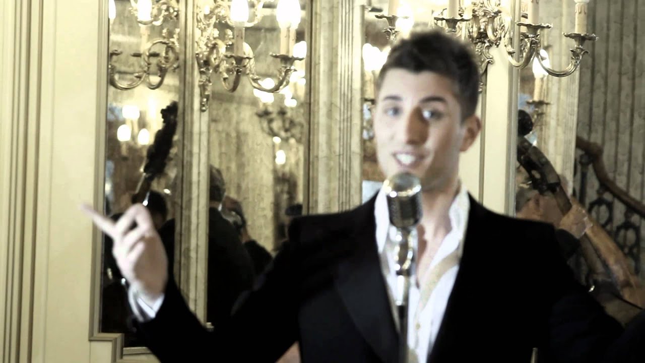 Genny Avolio canta  Accarezzame.
