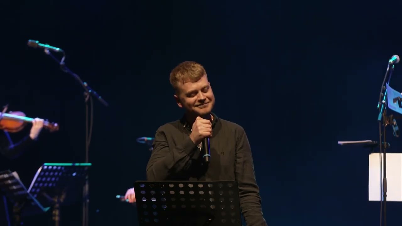 Lysets engel går med glans i Store VEGA med Christian Hjelm