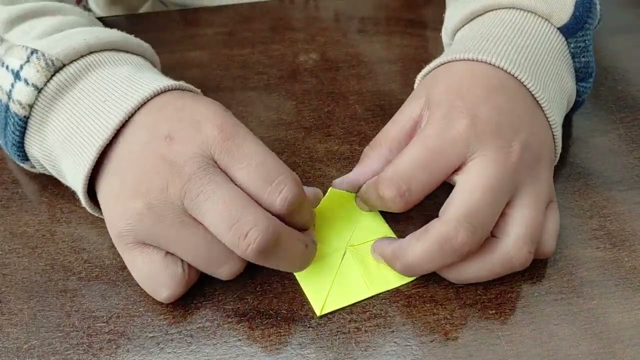 How to make a lantern from origami paper 