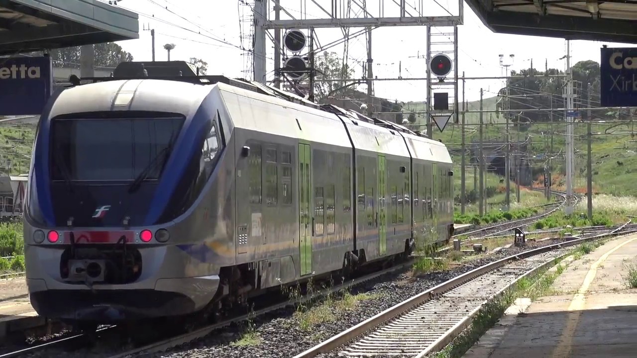 Caltanissetta Xirbi-indicatori direzione-Minuetti musetto grigio.TreniMisterJazz.