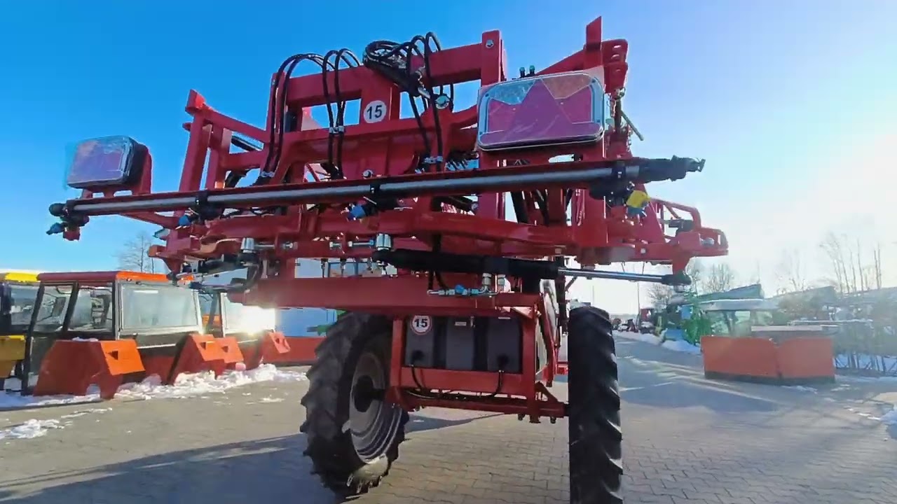 Opryskiwacz ciągany firmy Woprol model PROTON 1515. Lanca hydraulicznie rozkładana.