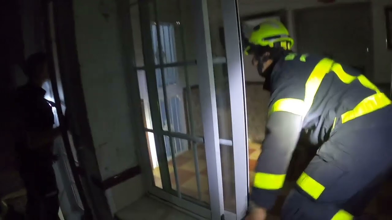 Apertura de vivienda con peligro. BOMBEROS JEREZ CBPC.