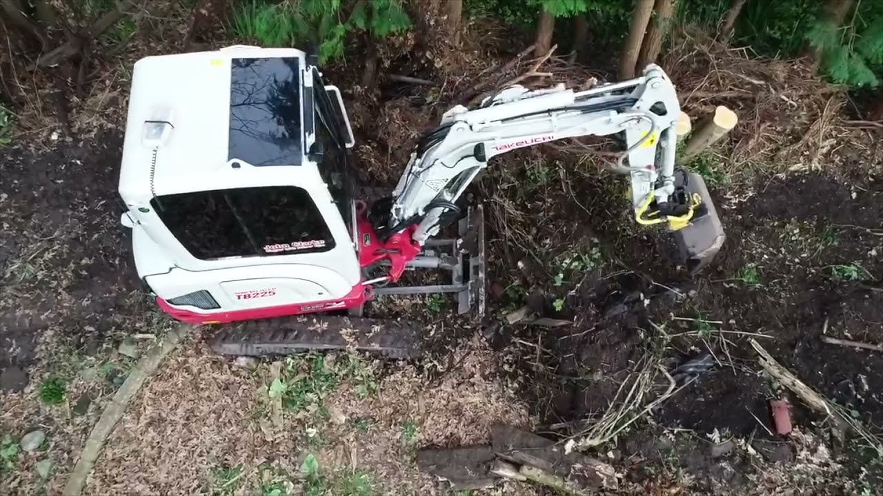 Owner operator John Clarke on using the Engcon DC2 tiltrotator with his new Takeuchi TB225
