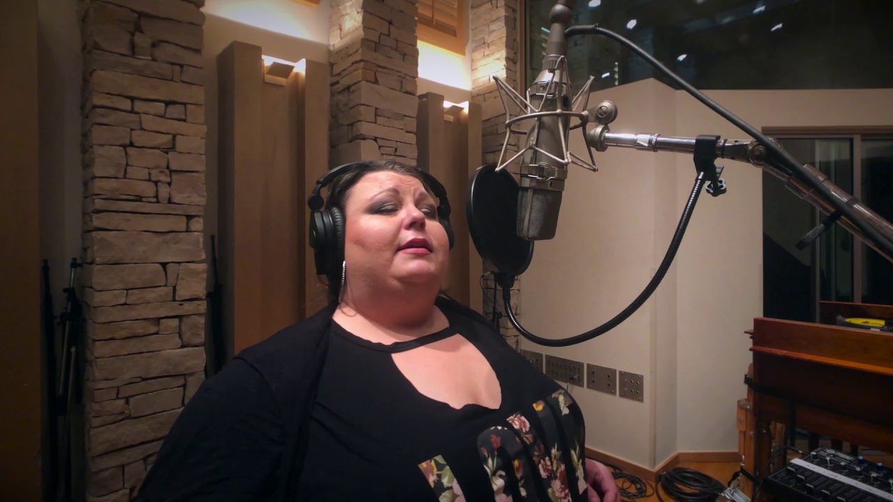 Music Video Premiere | Tina Adair - Eighteen Wheels and a Dozen Roses