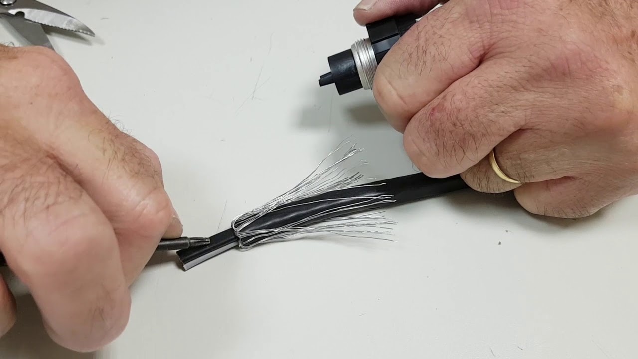 Montagem de conector RRU