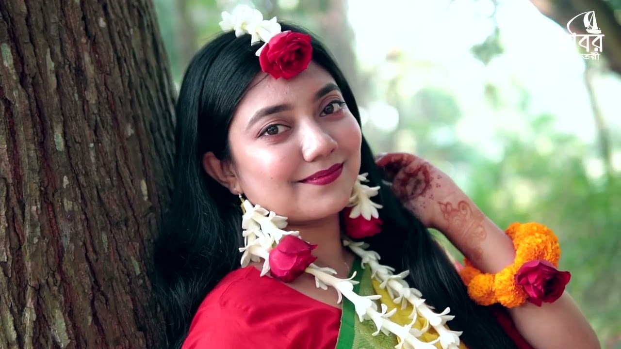 হলুদের আলোয় ঝলমল মুহূর্ত,স্মৃতি হয়ে থাকবে সারাজীবন।