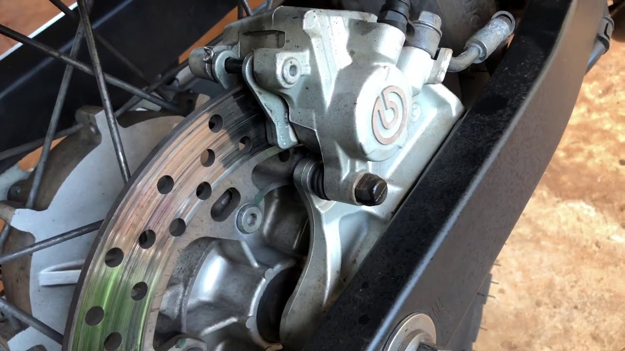 Como trocar pastilhas do freio traseiro da XT 660 - #avelarcycle