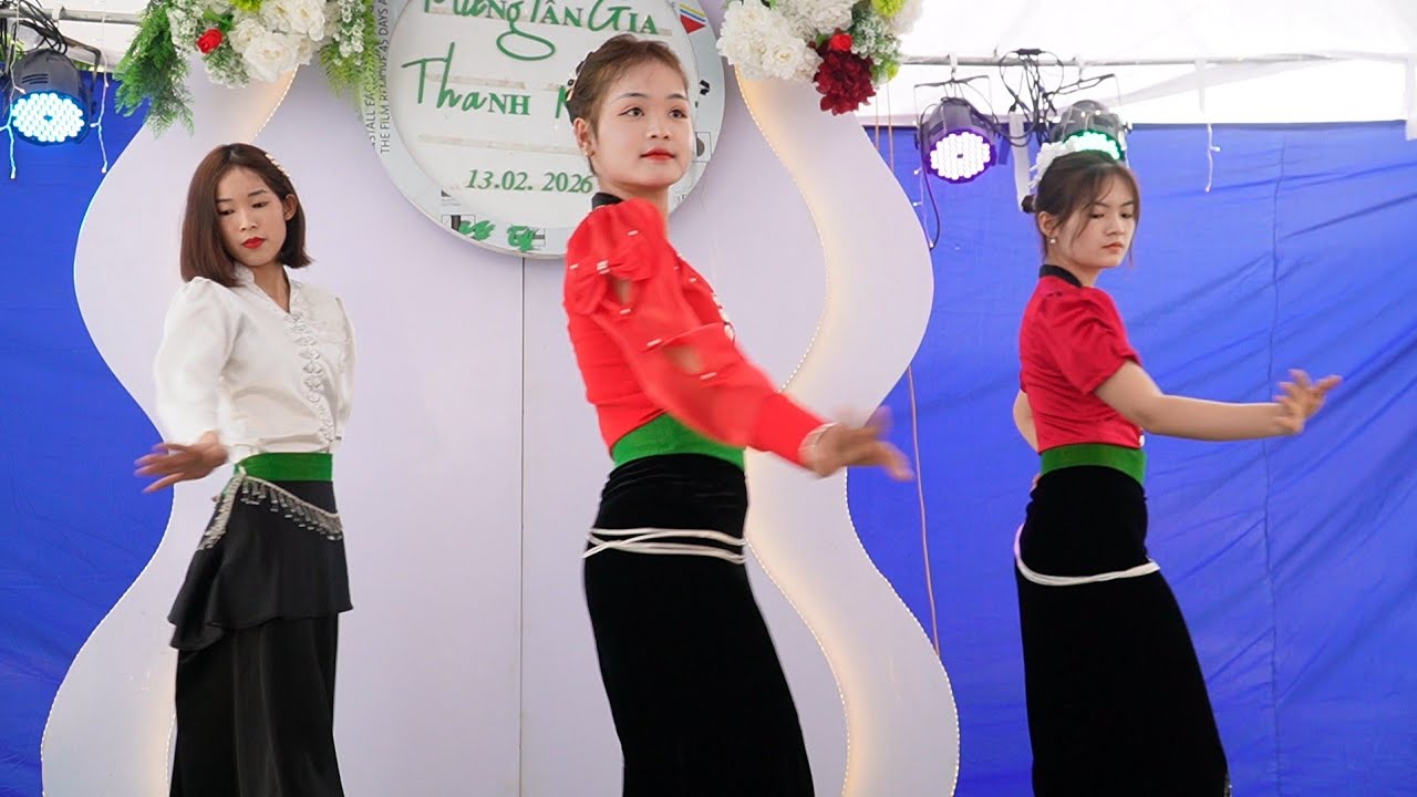 Múa qủe bói. Mừng tân gia ac thanh mình bản pậu xã chiềng lao 