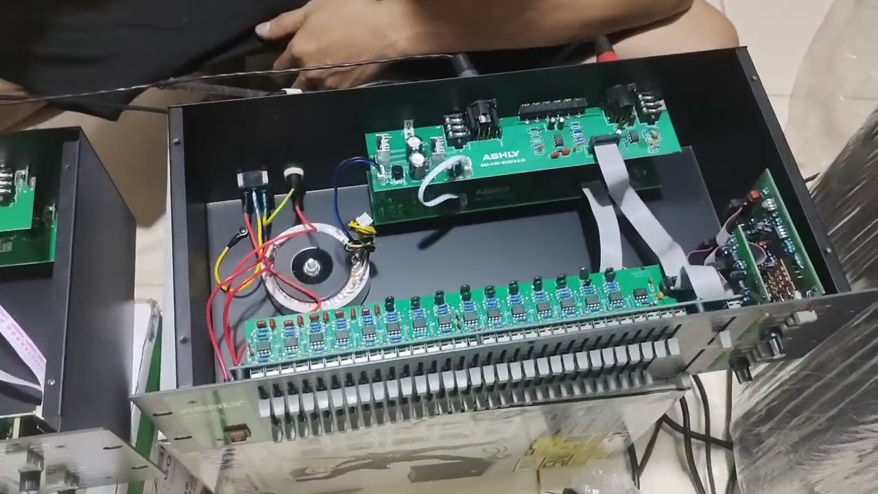 cek perbedaan  suara eq ashly gqx3102  componen macro dan micro
