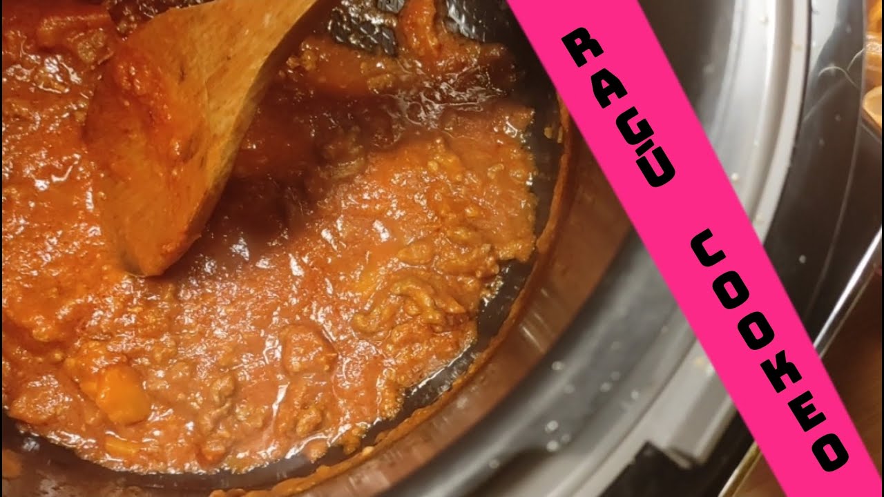 In cucina con Cookeo: prepariamo il Ragù seguendo la ricetta precaricata