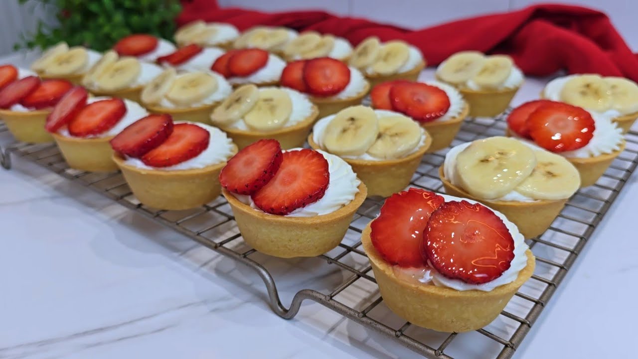 تارتولات بعجينة مقرمشة و كريمة خفيفة و لذيذة جدا 😋