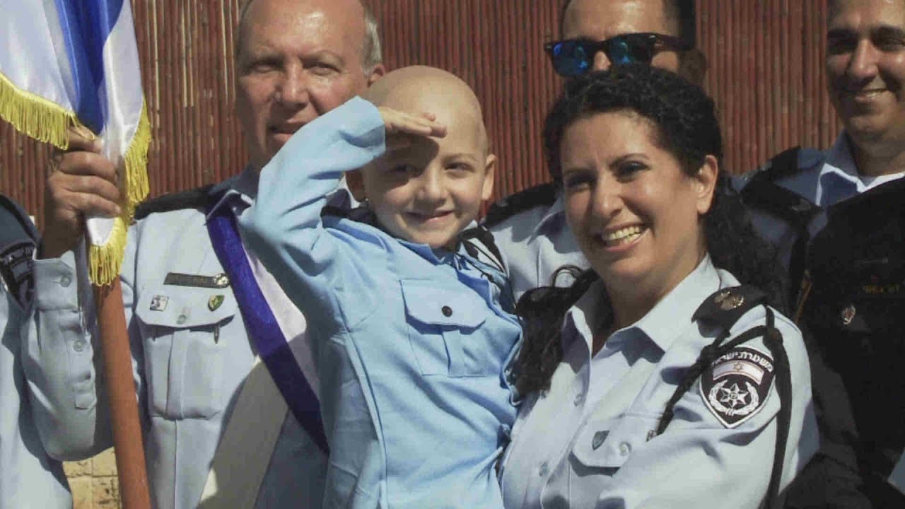השוטר הצעיר בעולם: בן חמש שמתמודד עם סרטן זכה להגשים חלום