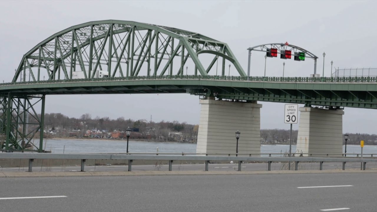 Report: U.S. Customs and Border Protection detaining families, children, at Canadian border