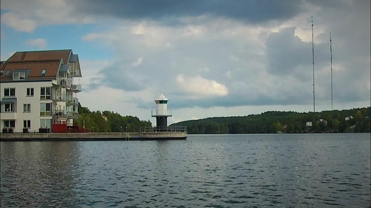 Järla sjö och Sicklasjön i Nacka, rundtur med båt hösten -22
