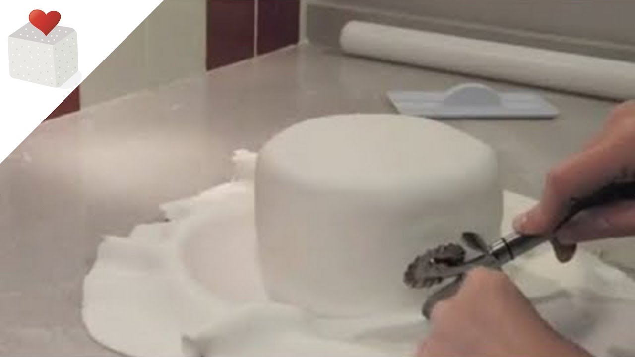 Cómo cubrir una Tarta básica con Fondant | Tartas de Fondant por Azúcar con Amor