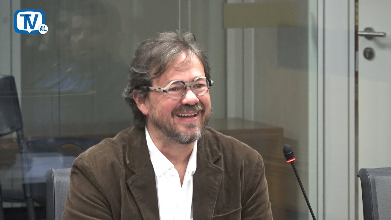 Federico Cruz guarda silencio ante consulta de diputados