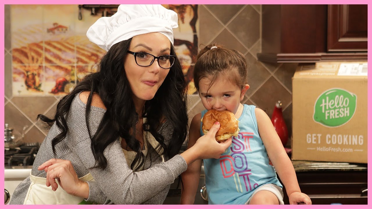 JWOWW and Meilani’s Grilling Cheeseburgers!
