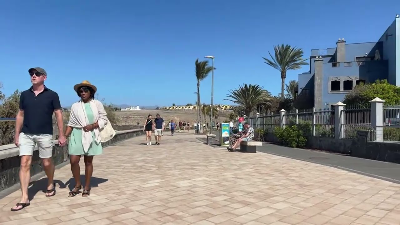 1. Caminando entre lujo y extranjeros… esto es Meloneras en directo