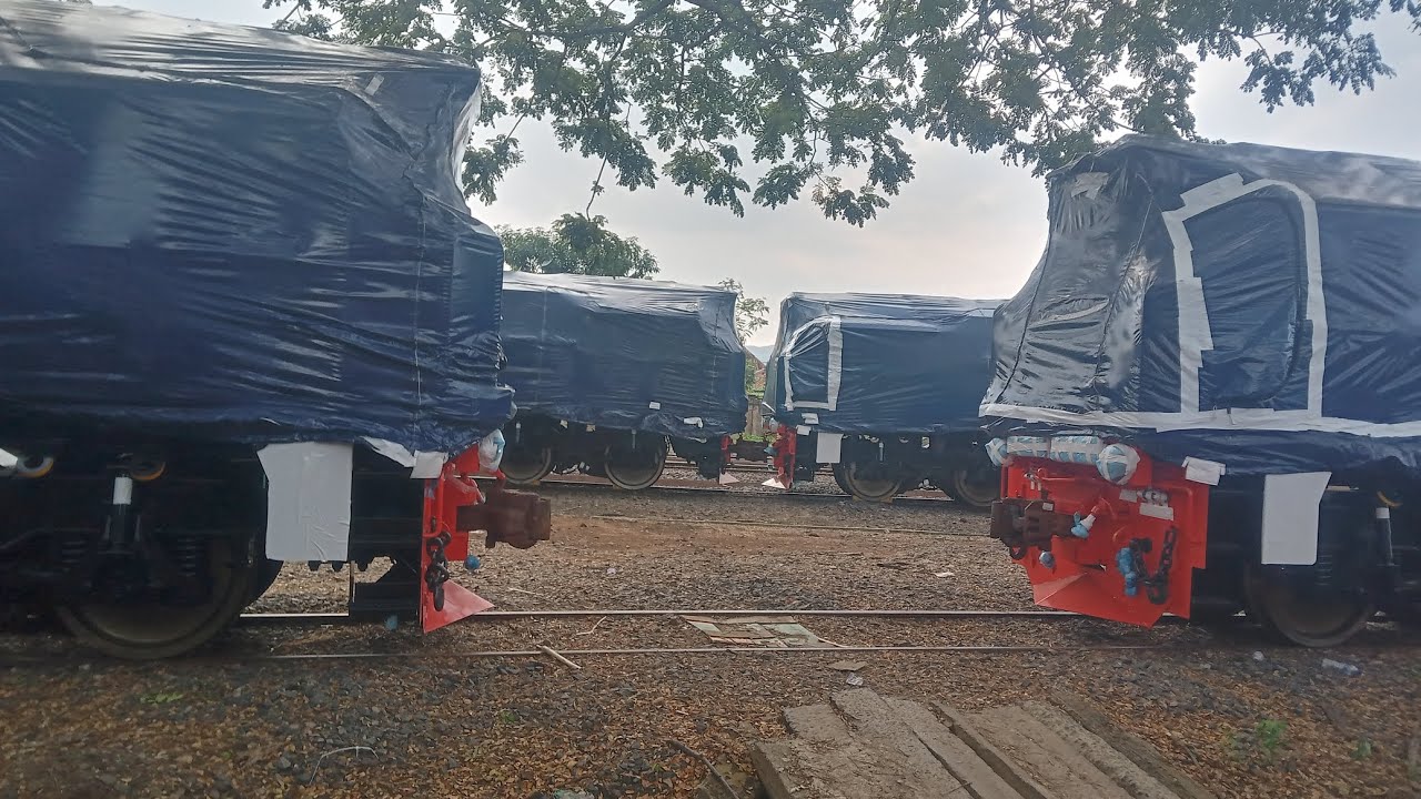 Melihat secara Rinci Lokomotif baru di Dipo Tanjung Karang Lampung. Ada CC 300 & Lokomotif Tabrakan