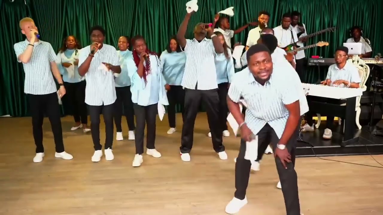 Joy filled praise (26:19)