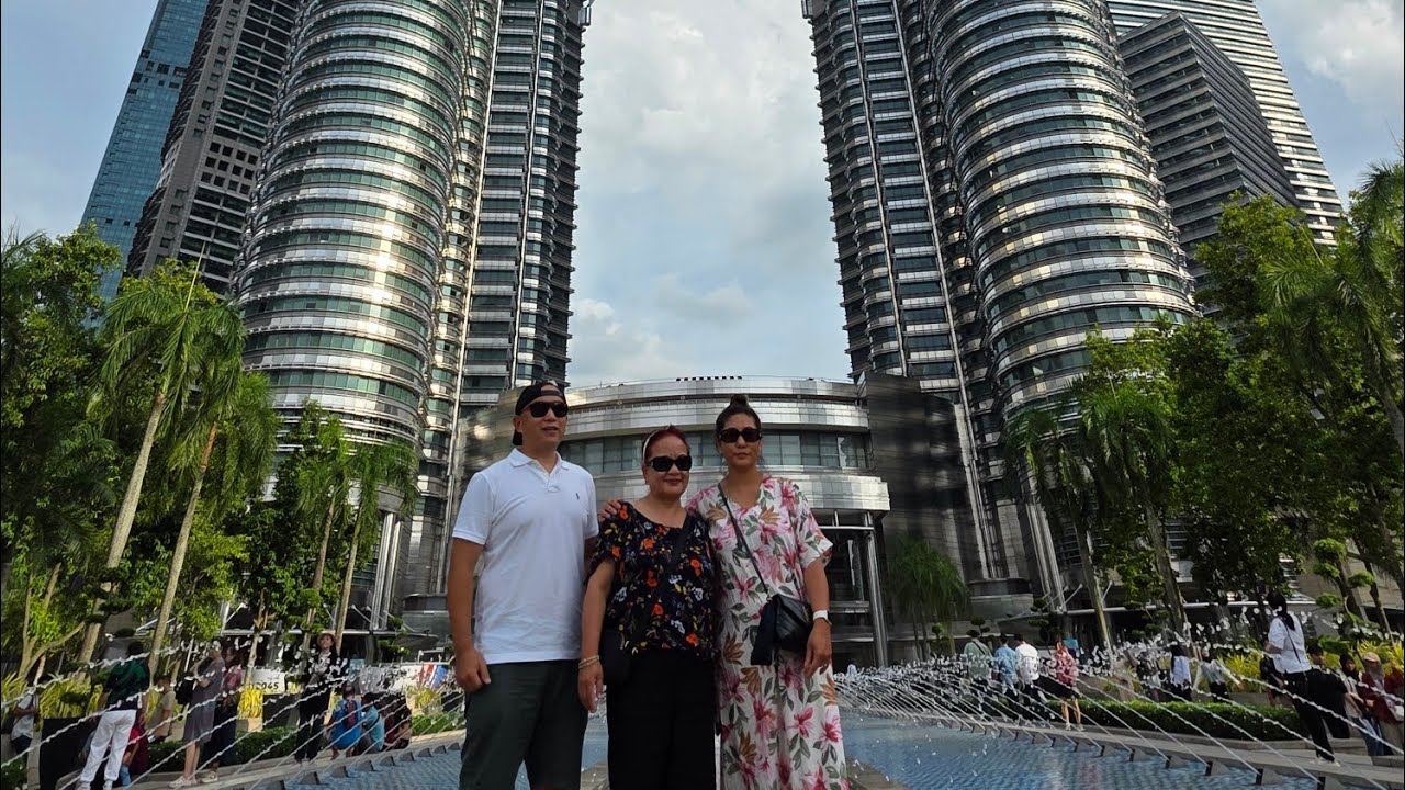 Kuala Lumpur Tour 2025 🇲🇾 | Petronas Twin Towers, KL Bird Park, Batu Caves &  Street  Food