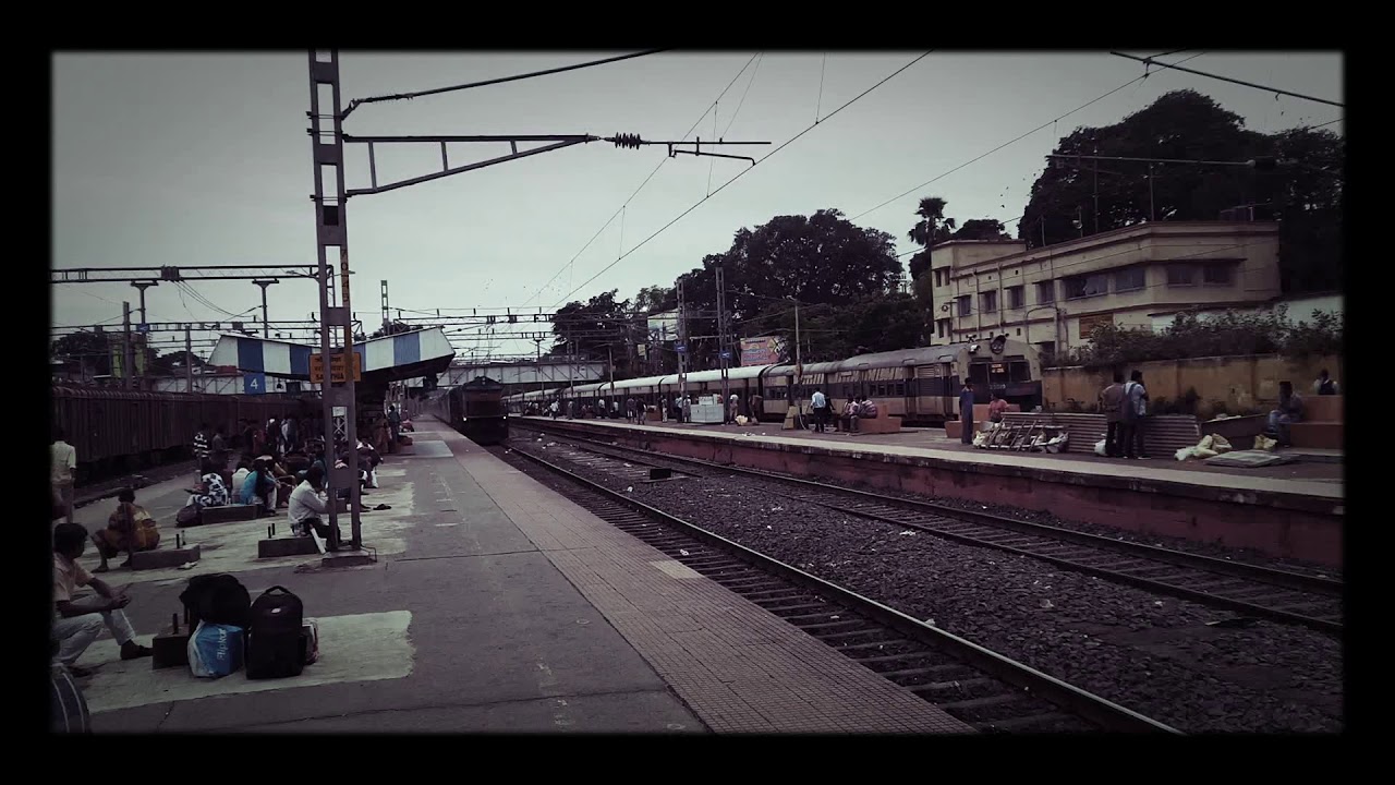 12041 Howrah New Jalpaiguri Shatabdi Exp with Monster Speed Passes Sainthia Jn- in less than 1/2 min