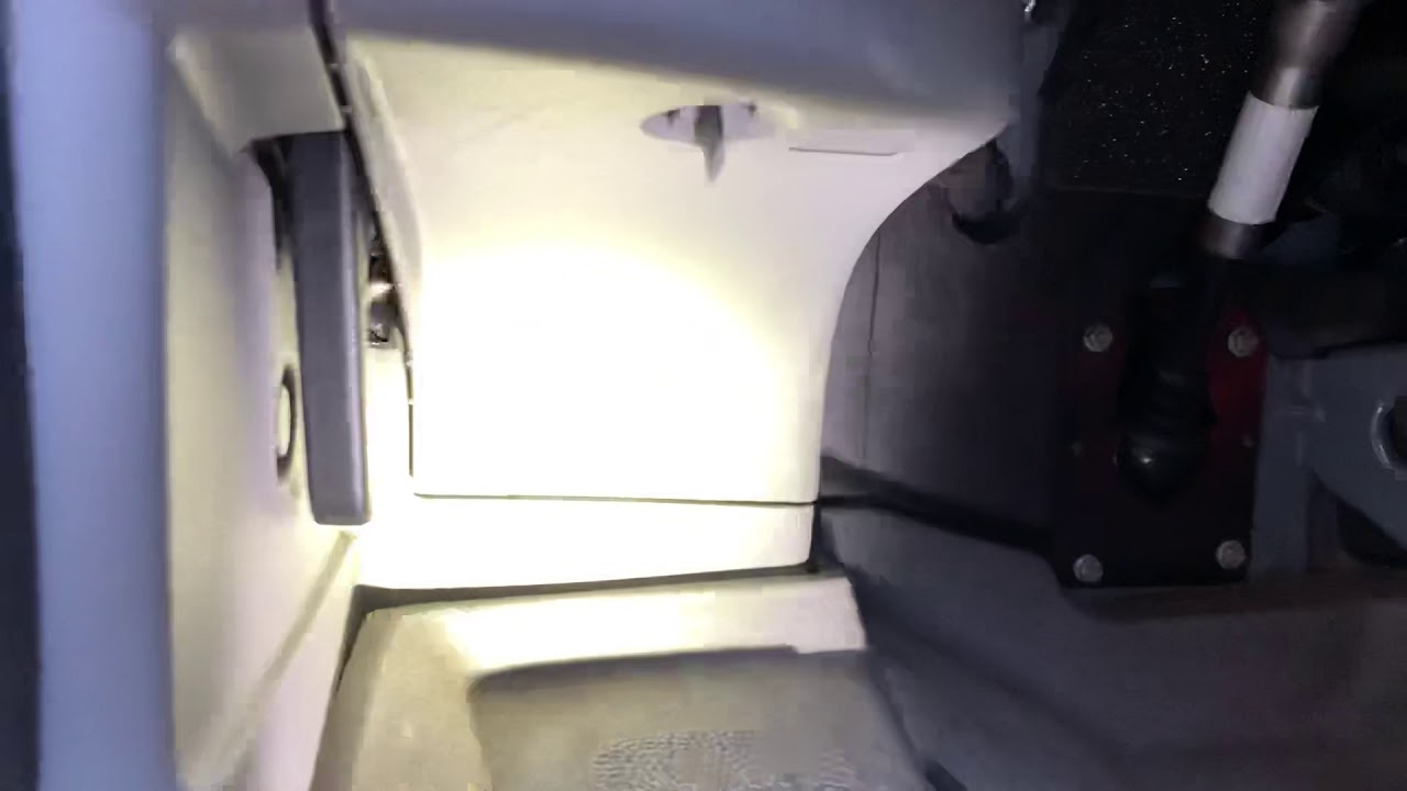 ‘15 Mercedes Sprinter Van-Black screen for back up camera, no lighter, anti-theft malfunction