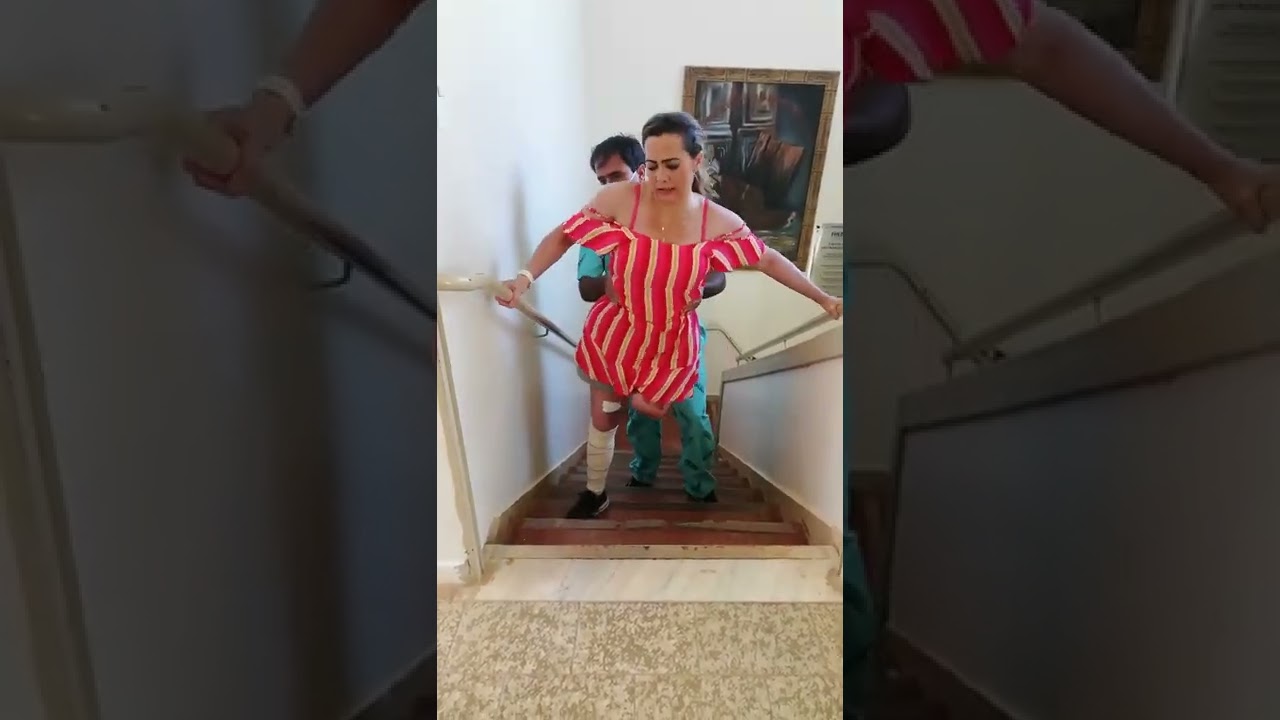 Primeira vez reaprendendo subir as escadas sem uma perna e a outra não dobra  fiquei c sequelas...