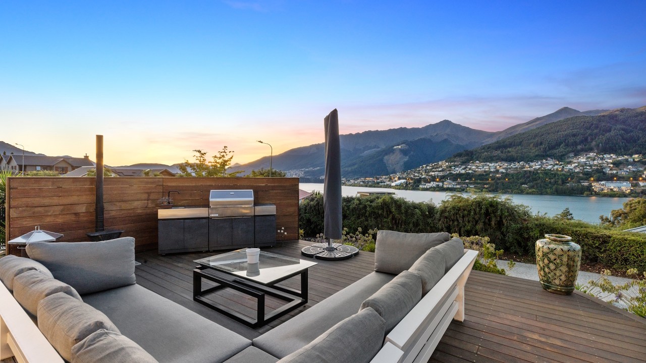 8 Elizabeth Place, Kelvin Heights, Queenstown