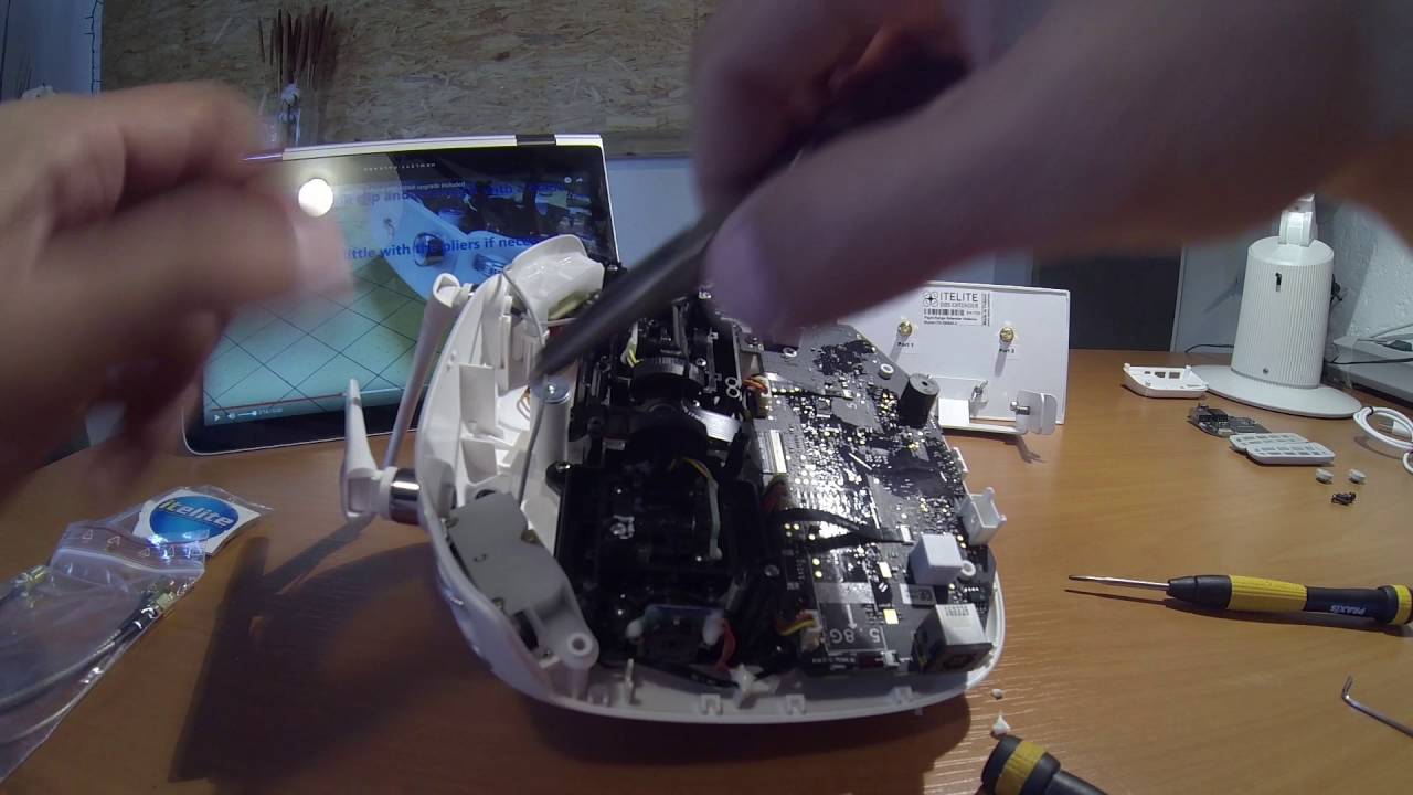 Installing the ITE-DBS02 Antenna upgrade for Phantom 4