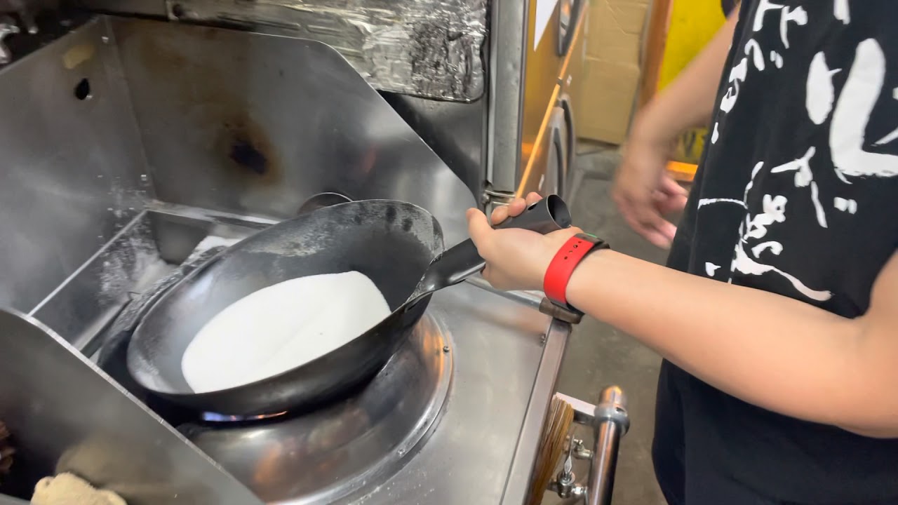 鍋振り　塩を使ったトレーニング　基本的な使い方　中華鍋　チャーハン　作り方
