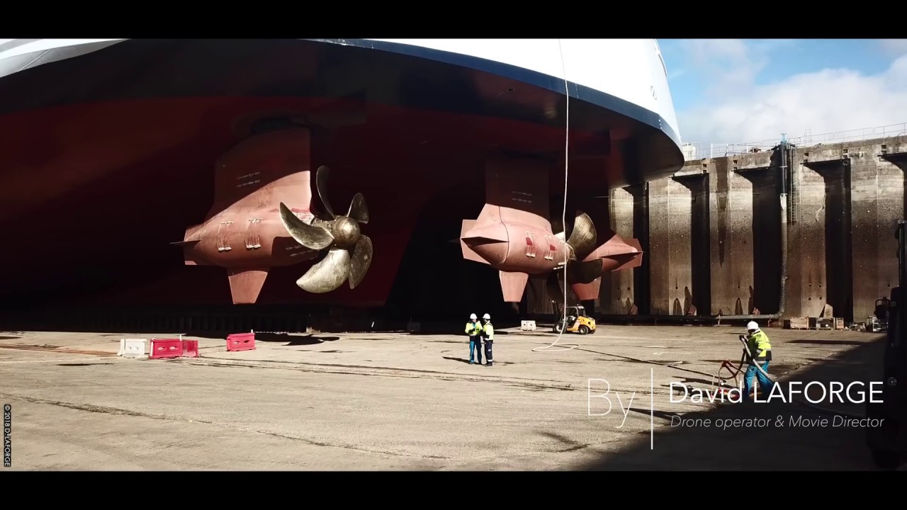 Symphony Of The Seas in dry dock - The workers