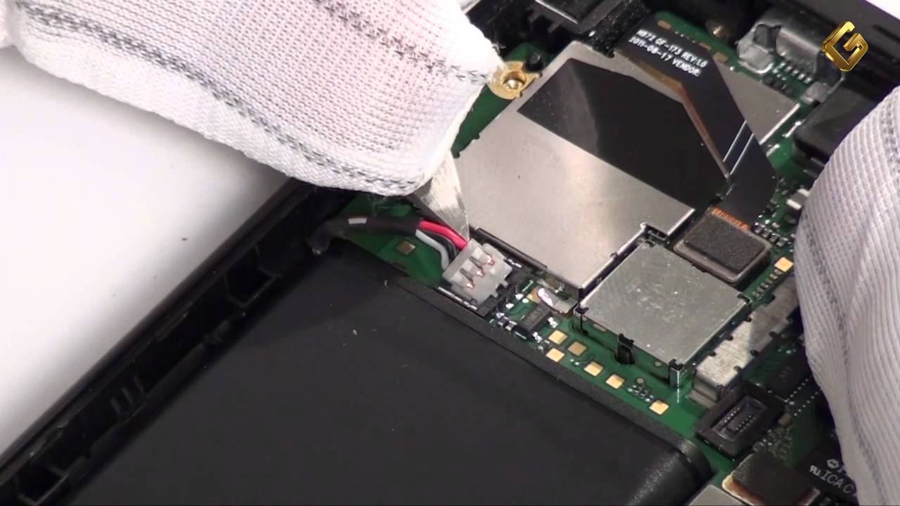 Nokia Lumia 800 - как разобрать телефон и из чего он состоит