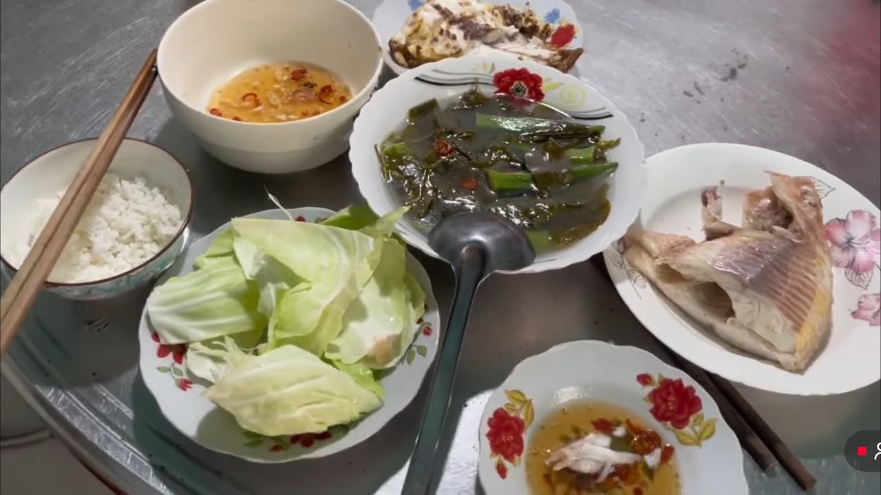 Ca đều hông nấu canh chua la giang với ca bắp 