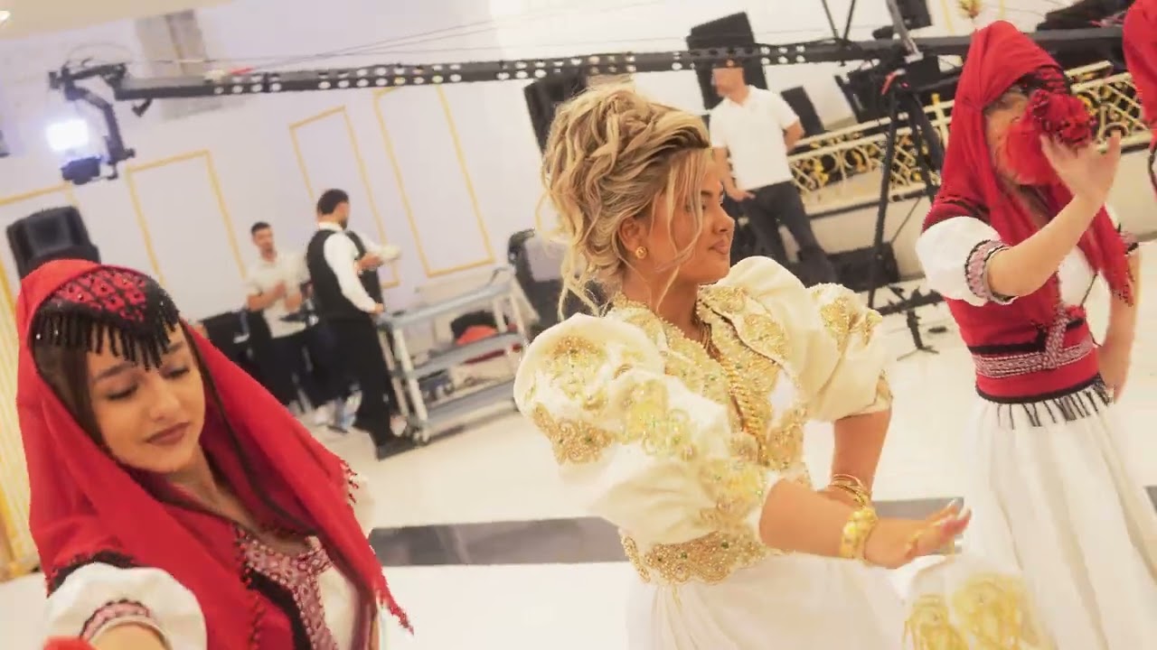 Hyrja Mbret&euml;rore e Nuses n&euml; Kanagjegj me Valle Shqiptare Tradicionale