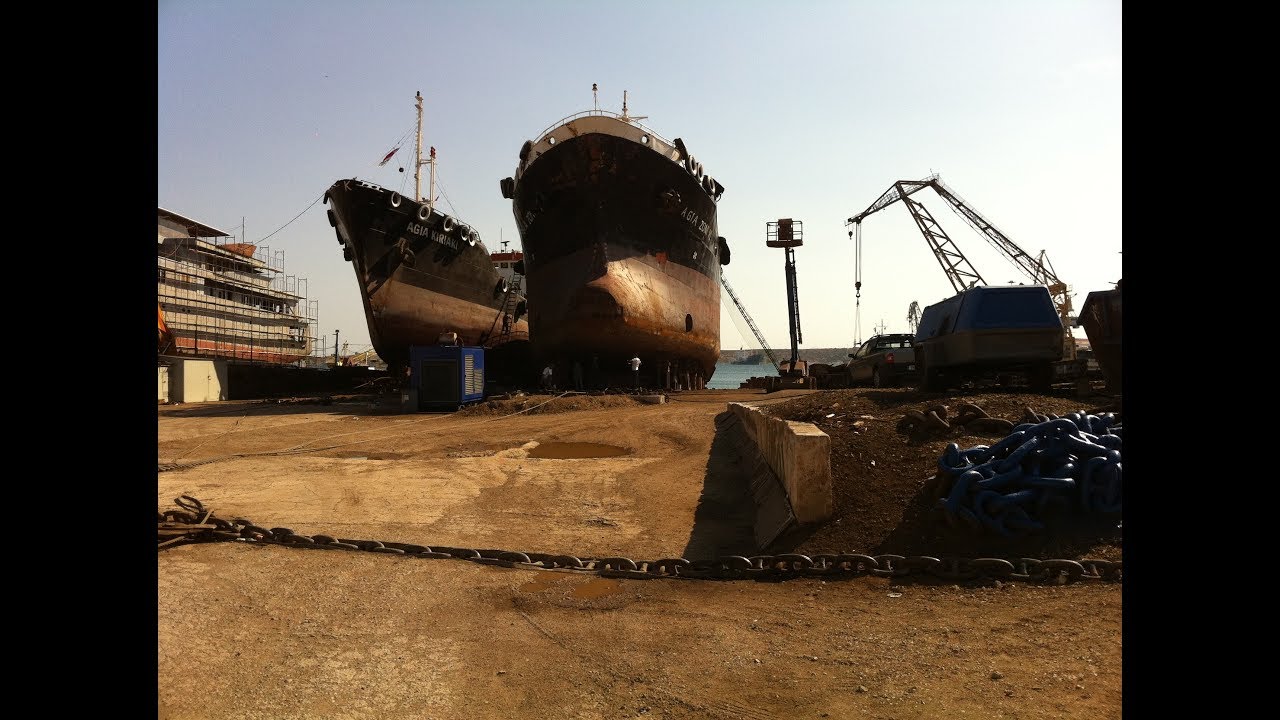 The aftermath following the sinking of the tanker Agia Zoni II off the coast of Salamina/Piraeus