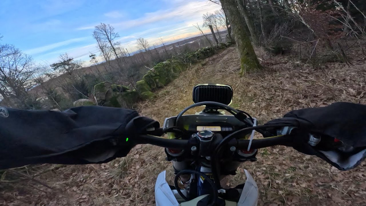 ENDURO RIDING AT MOMS BACKYARD 26 02 01 HUSQVARNA FE 450 25
