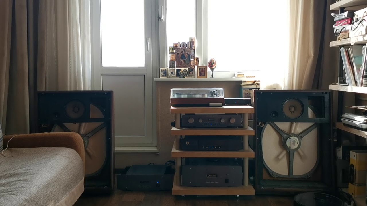 Yamaha NS-20 Elephant Ear speakers + Rodrigo y Gabriela - Rodrigo Solo
