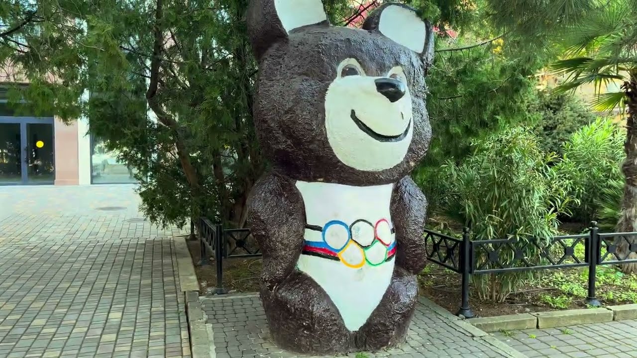 Алушта, апрель.  Никитский ботанический сад, парад тюльпанов.