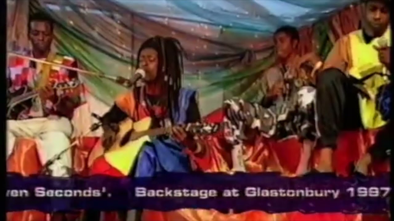Cheikh Lô - Guiss Guiss [feat. Youssou N’Dour]