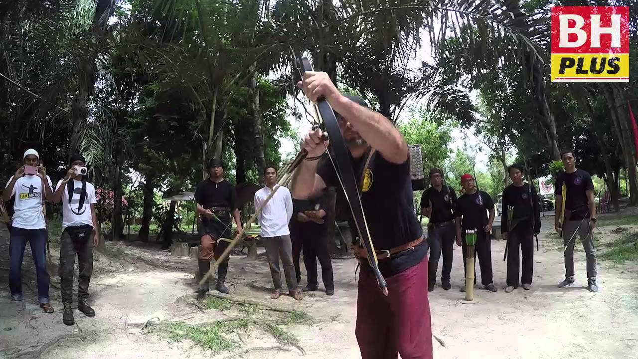 Jaguh dunia kuasai teknik memanah Mamluk