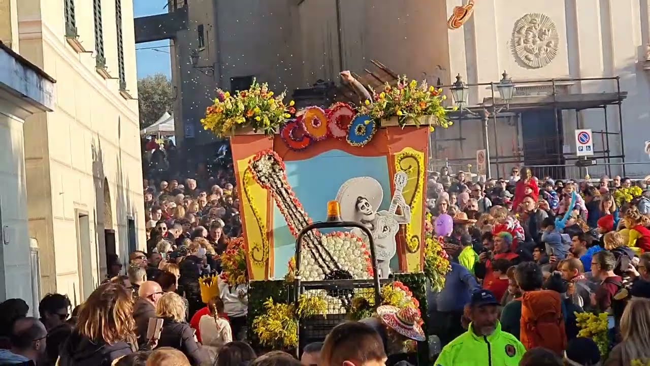 Sagra della Mimosa a Pieve Ligure 2023 con la sfilata dei carri