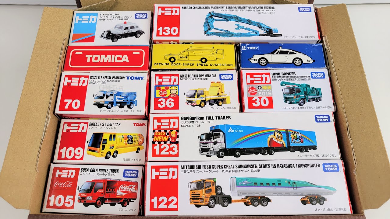 段ボール箱に整列された『トミカ』を見ます！パトカー 救急車 建設車両 Let's take a look at the 
