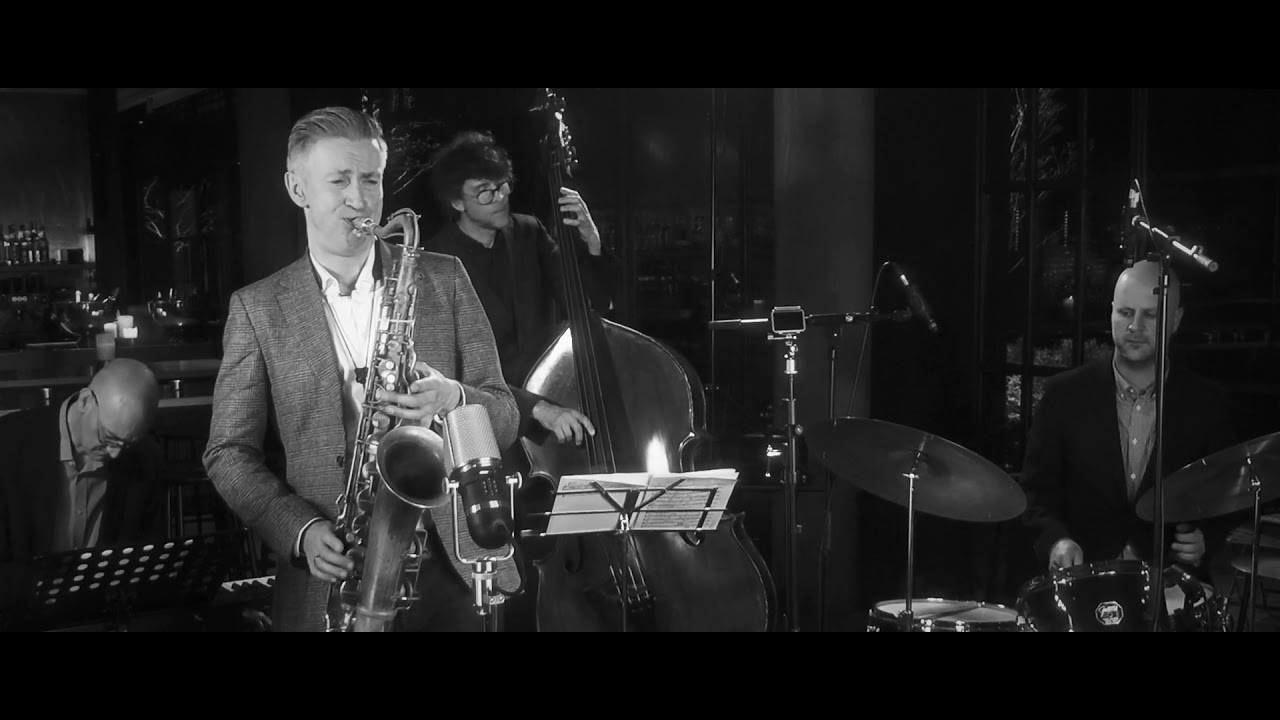 'I Fall In Love Too Easily' (1944) by Jule Styne lyrics by Sammy Cahn