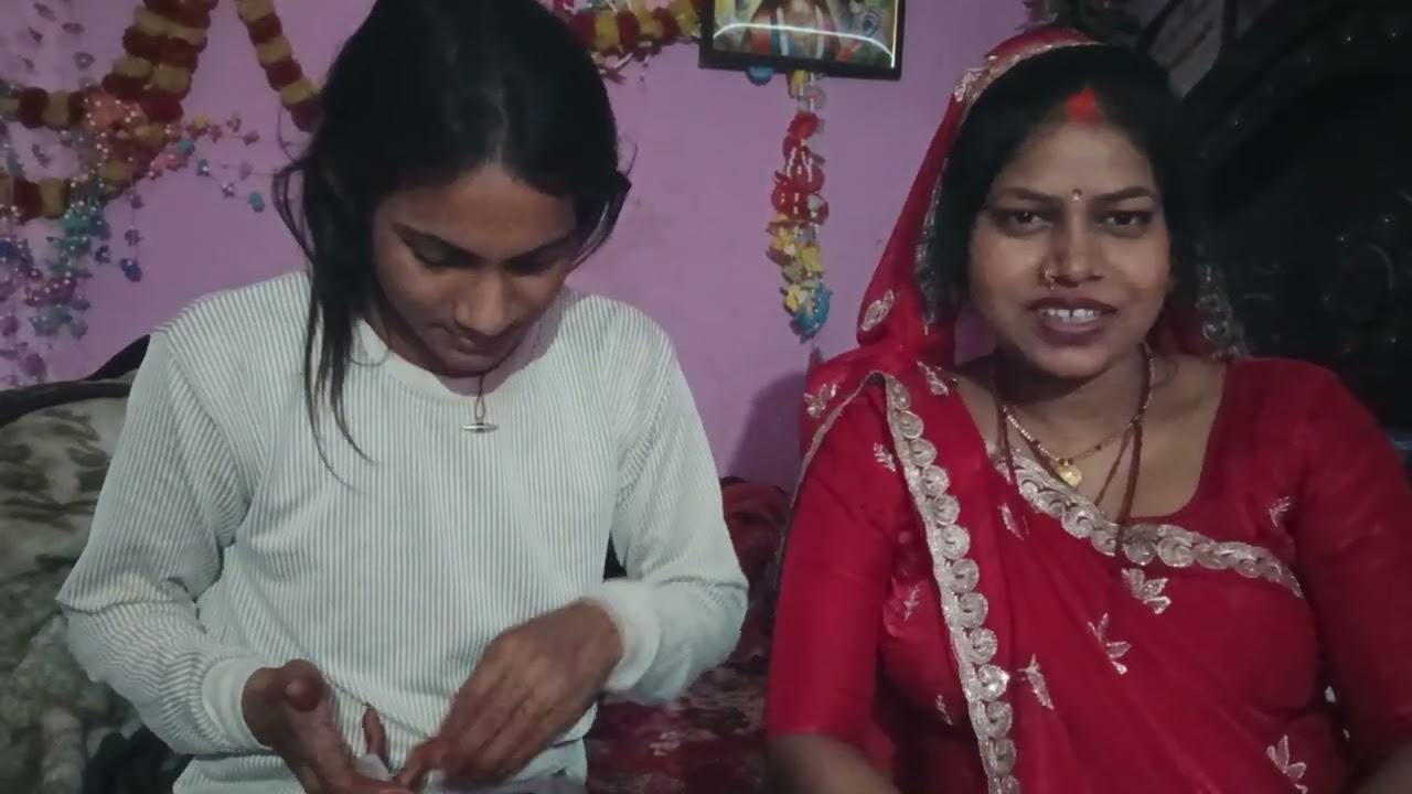 खुशबू रानी बहुत ही स्वादिष्ट पिज़्ज़ा खरीद के लाई है अपने घर