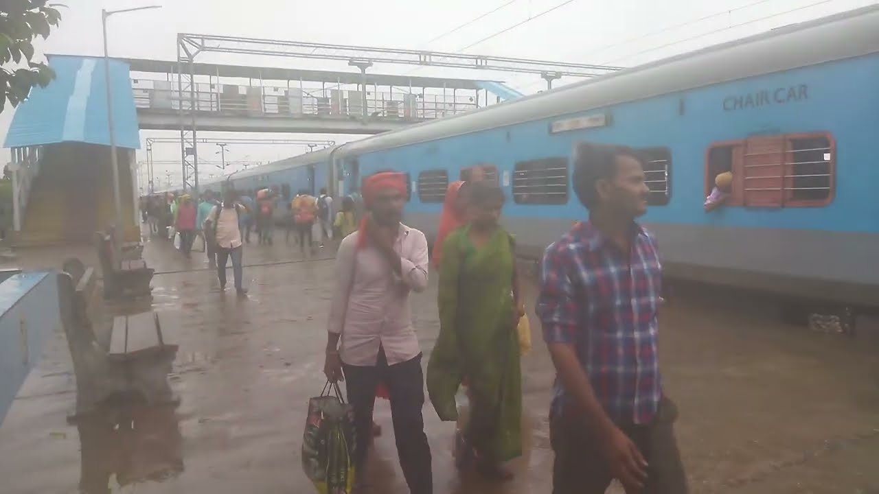 Aishbagh intercity express Train journey Gorakhpur to Aishbagh |